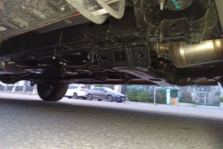 Used RELY Venucia R08 2025 Model 2.3T 8AT 4WD Diesel Standard Box Dream Edition Chassis Front Right