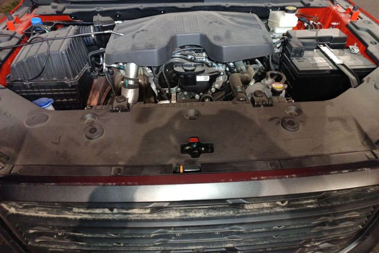 Used RELY Venucia R08 2025 Model 2.3T 8AT 4WD Diesel Standard Box Dream Edition Engine Bay