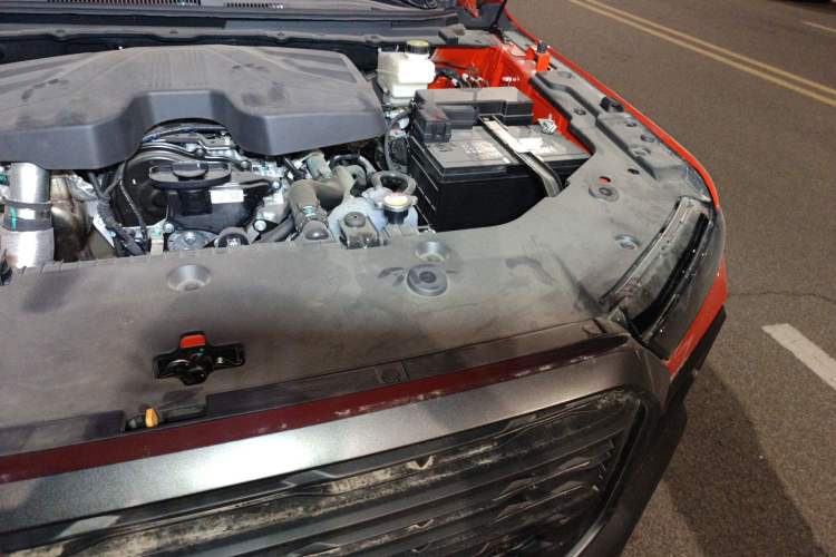 Used RELY Venucia R08 2025 Model 2.3T 8AT 4WD Diesel Standard Box Dream Edition Engine Bay Left