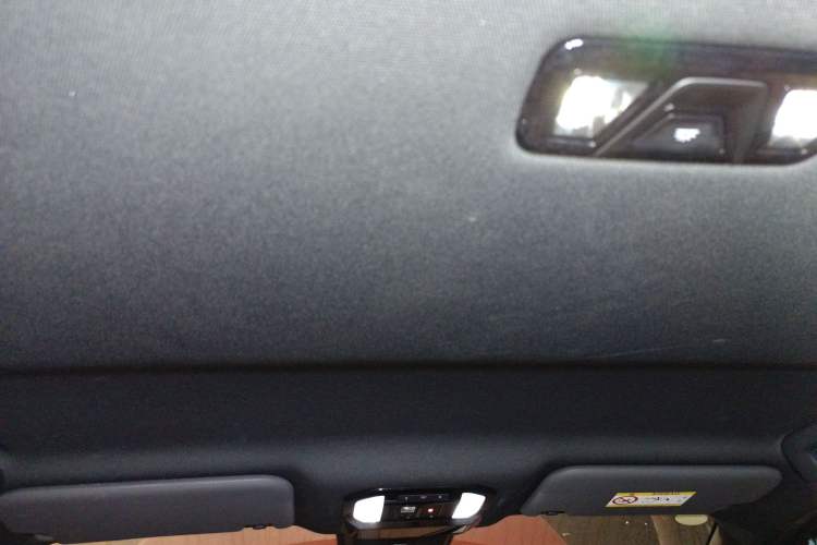 Used RELY Venucia R08 2025 Model 2.3T 8AT 4WD Diesel Standard Box Dream Edition Headliner