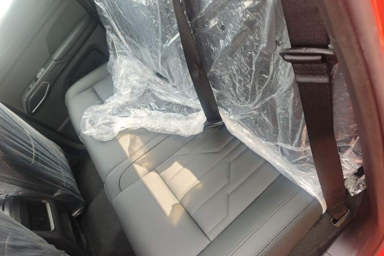 Used RELY Venucia R08 2025 Model 2.3T 6MT 4WD Diesel Standard Box Trail Edition Left Rear Seat