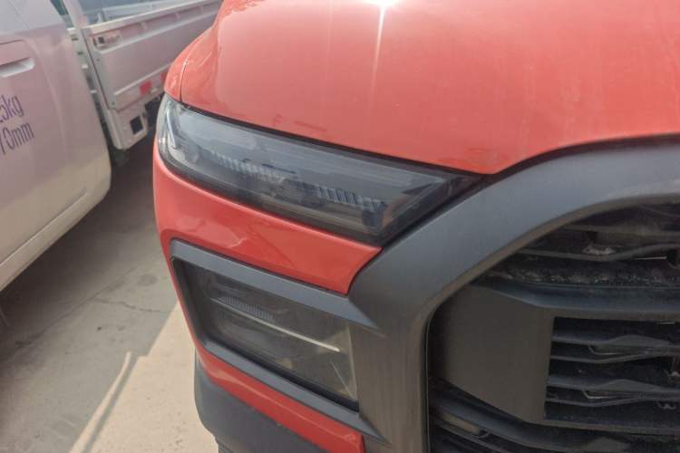 Used RELY Venucia R08 2025 Model 2.3T 6MT 4WD Diesel Standard Box Trail Edition Right Front Headlight