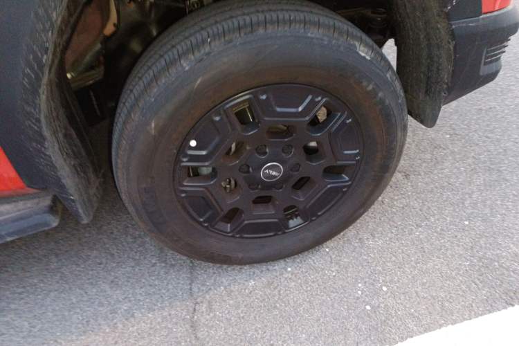 Used RELY Venucia R08 2025 Model 2.3T 8AT 4WD Diesel Standard Box Dream Edition Right Front Wheel Hub