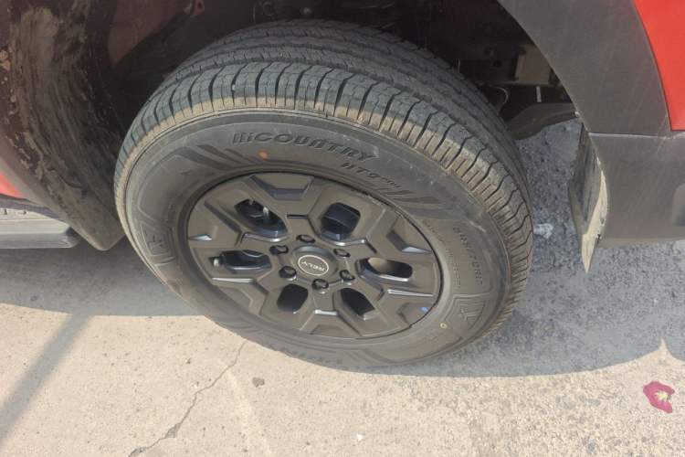 Used RELY Venucia R08 2025 Model 2.3T 6MT 4WD Diesel Standard Box Trail Edition Right Front Wheel Hub