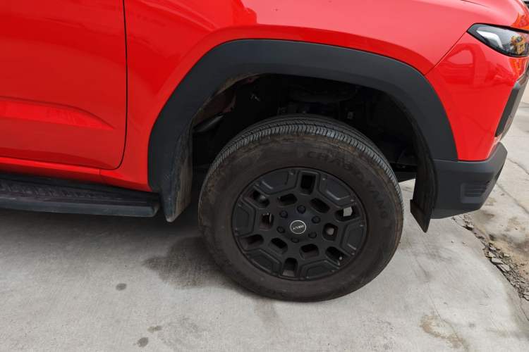 Used RELY Venucia R08 2025 Model 2.3T 8AT 4WD Diesel Standard Box Dream Edition Right Front Wheel Hub