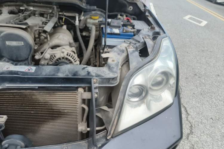 Used RELY X5 2011 2.0T Four-Wheel Drive Elite Version Engine Bay Left