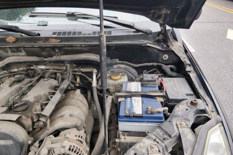 Used RELY X5 2011 2.0T Four-Wheel Drive Elite Version Engine Bay Left