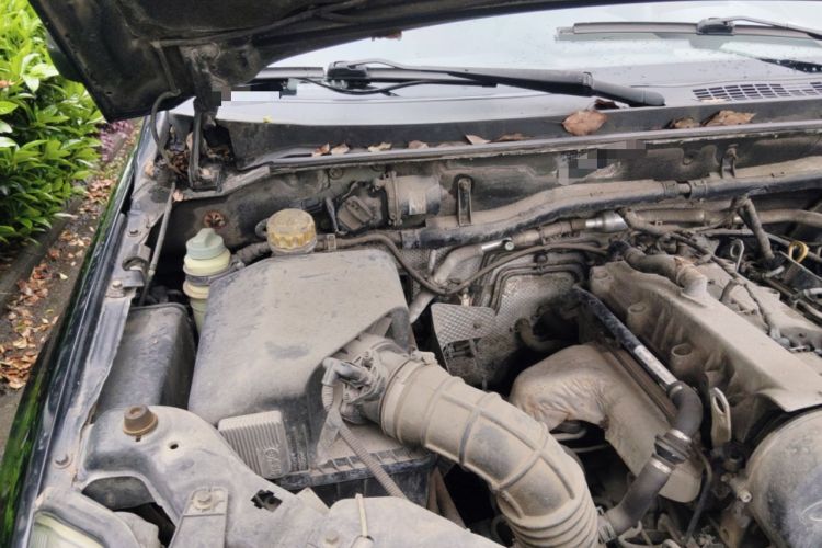 Used RELY X5 2011 2.0T Four-Wheel Drive Elite Version Engine Bay Right
