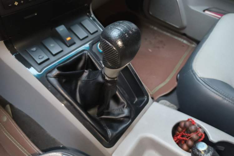 Used RELY X5 2011 2.0T Four-Wheel Drive Elite Version Gear Lever