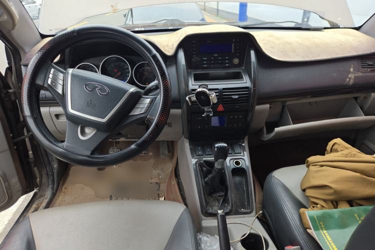 Used RELY X5 2011 2.0T Four-Wheel Drive Elite Version Center Console