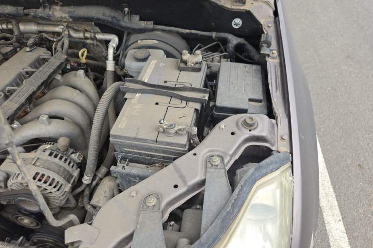 Used RELY X5 2011 2.0T Four-Wheel Drive Elite Version Engine Bay Left