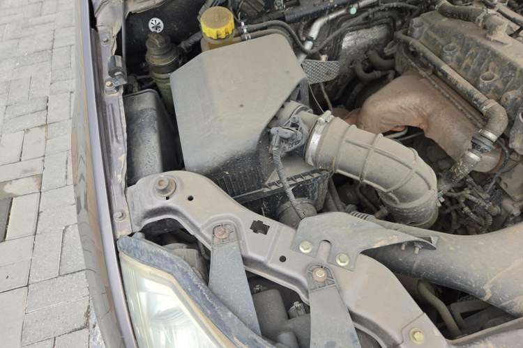 Used RELY X5 2011 2.0T Four-Wheel Drive Elite Version Engine Bay Right
