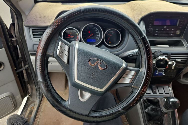 Used RELY X5 2011 2.0T Four-Wheel Drive Elite Version Steering Wheel