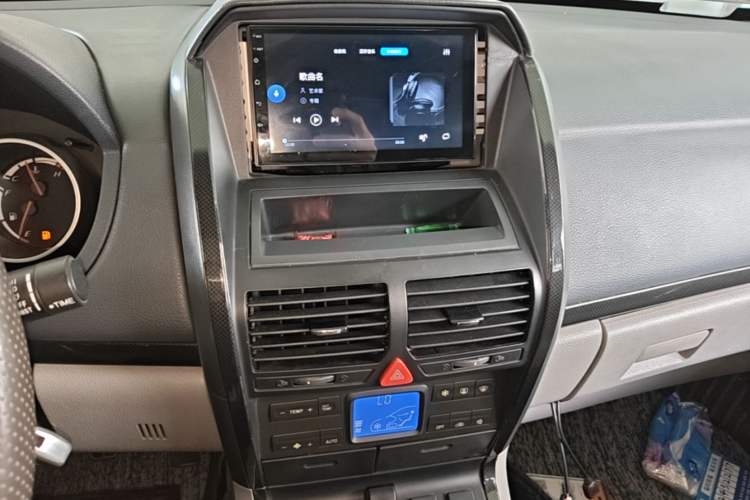Used RELY X5 2011 2.0T Four-Wheel Drive Elite Version Audio And AC Panel