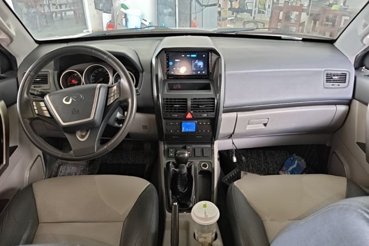 Used RELY X5 2011 2.0T Four-Wheel Drive Elite Version Center Console