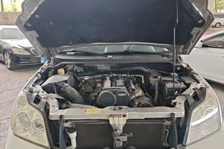Used RELY X5 2011 2.0T Four-Wheel Drive Elite Version Engine Bay