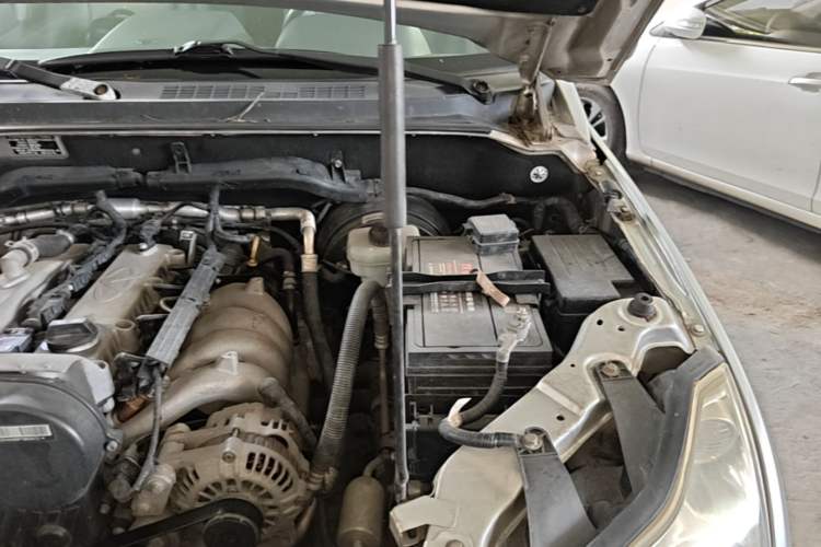 Used RELY X5 2011 2.0T Four-Wheel Drive Elite Version Engine Bay Left