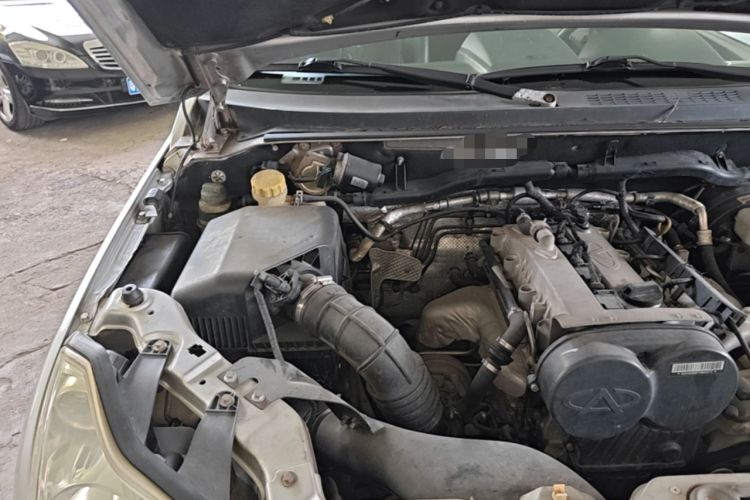 Used RELY X5 2011 2.0T Four-Wheel Drive Elite Version Engine Bay Right