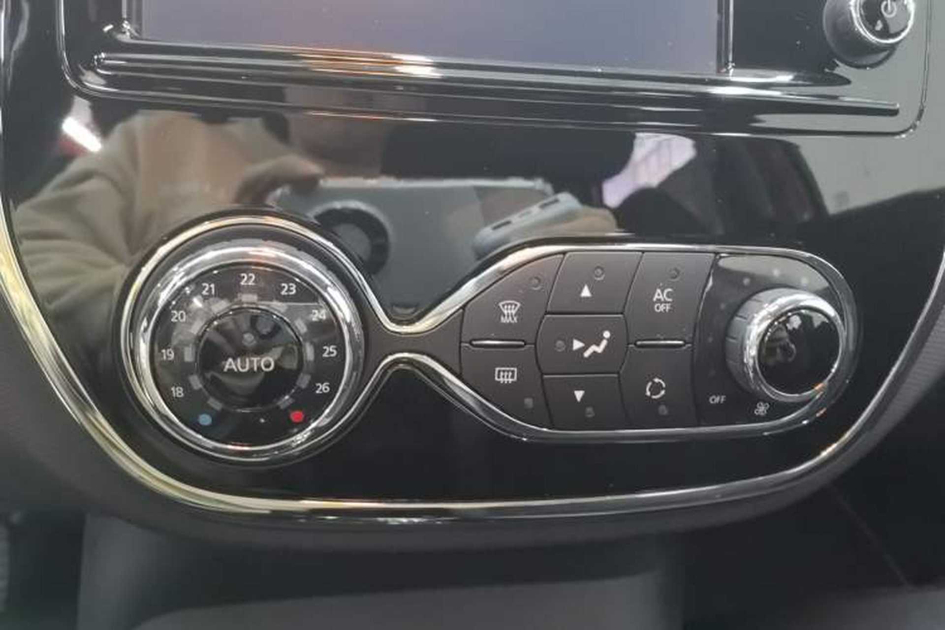 Used Renault Captur 2015 1.2T Automatic Luxury First Edition Audio And AC Panel