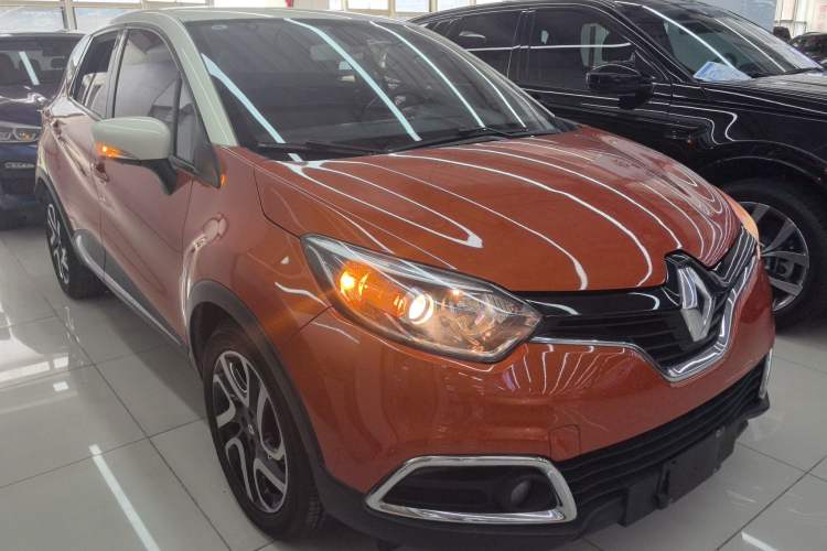 Used Renault Captur 2015 1.2T Automatic Luxury First Edition Front Right 45 Deg