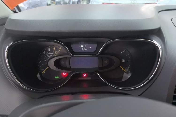 Used Renault Captur 2015 1.2T Automatic Luxury First Edition Instrument Cluster