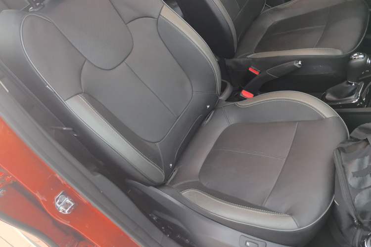 Used Renault Captur 2015 1.2T Automatic Luxury First Edition Right Front Seat