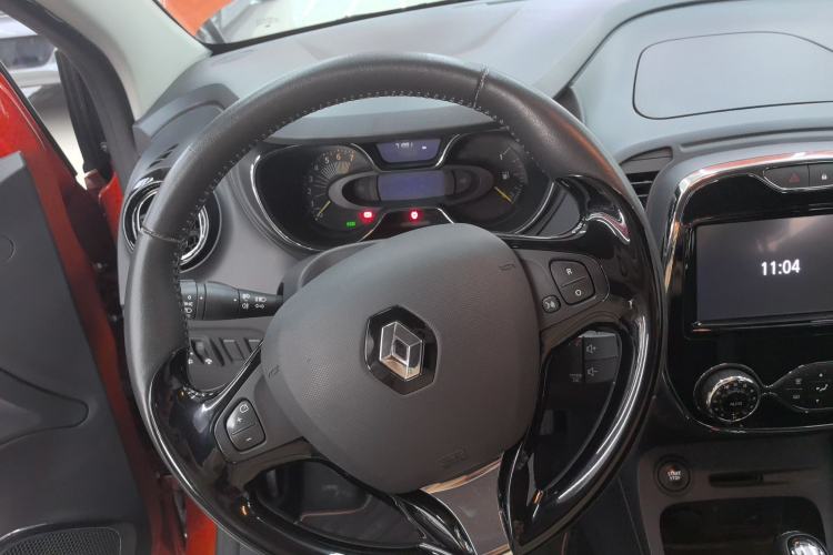 Used Renault Captur 2015 1.2T Automatic Luxury First Edition Steering Wheel