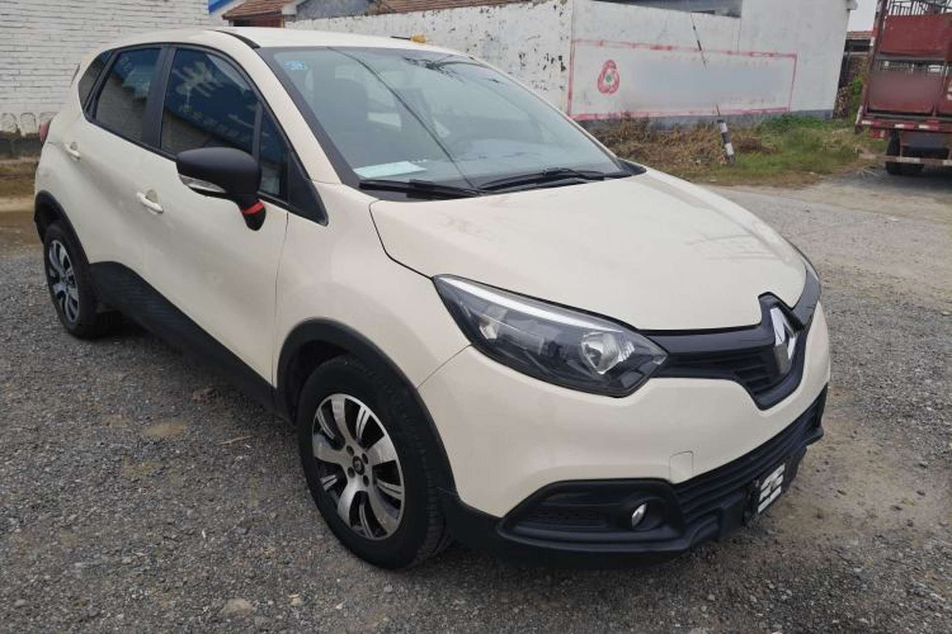 Used Renault Captur 2015 1.2T Automatic Standard Edition Exterior 2