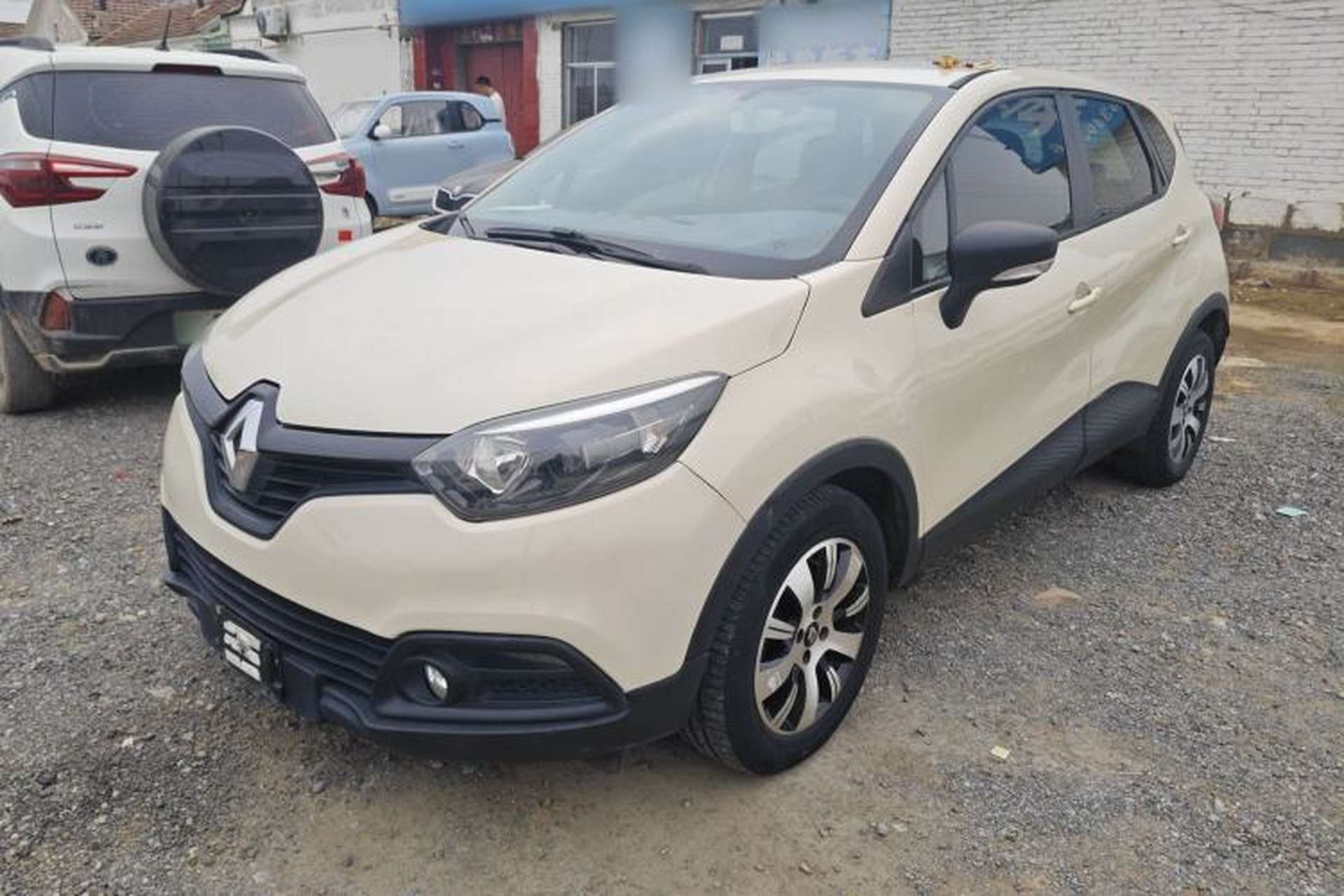 Used Renault Captur 2015 1.2T Automatic Standard Edition Front Left 45 Deg