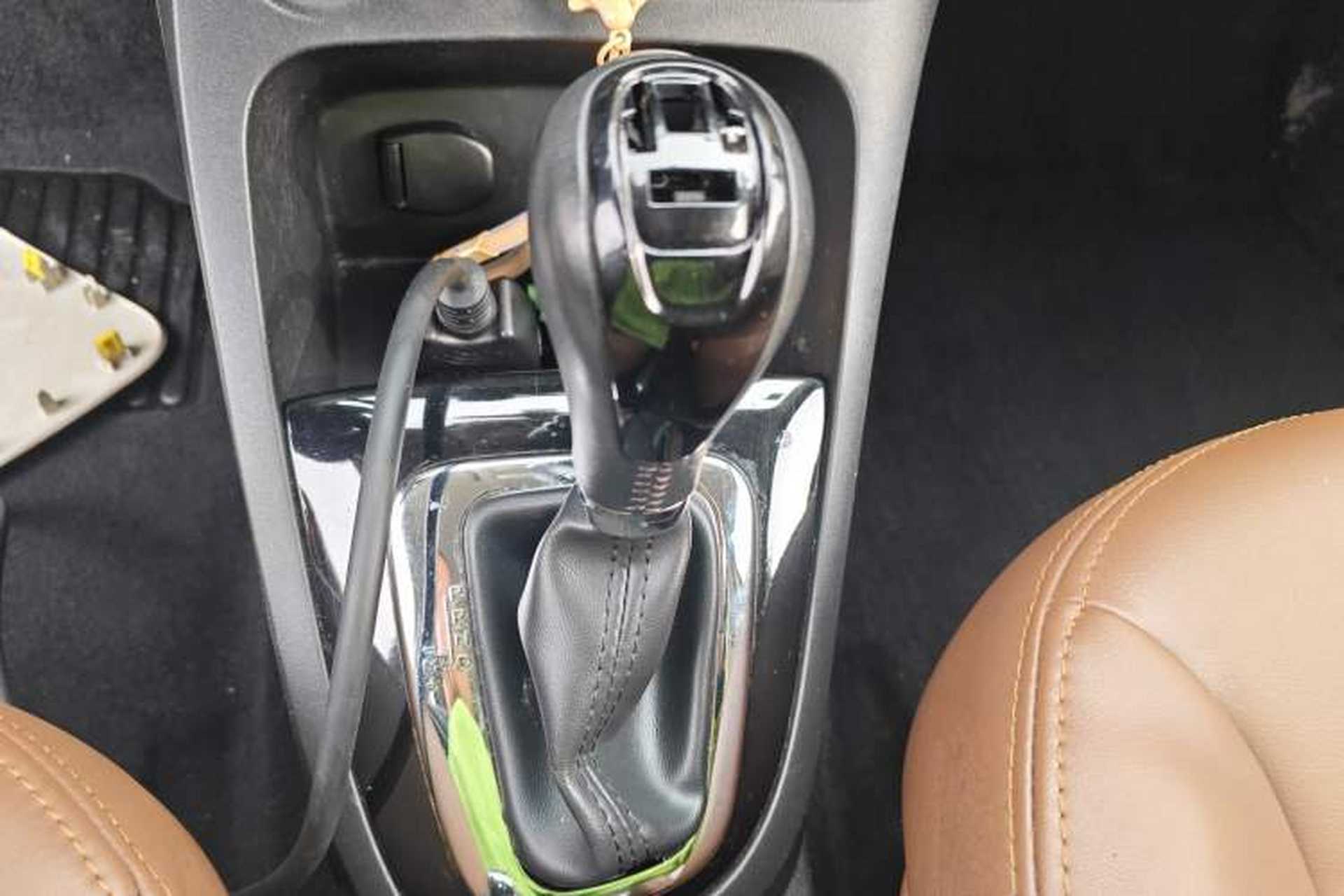 Used Renault Captur 2015 1.2T Automatic Standard Edition Gear Lever