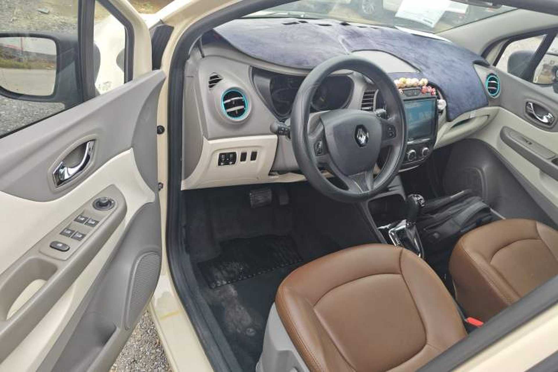Used Renault Captur 2015 1.2T Automatic Standard Edition Interior 3