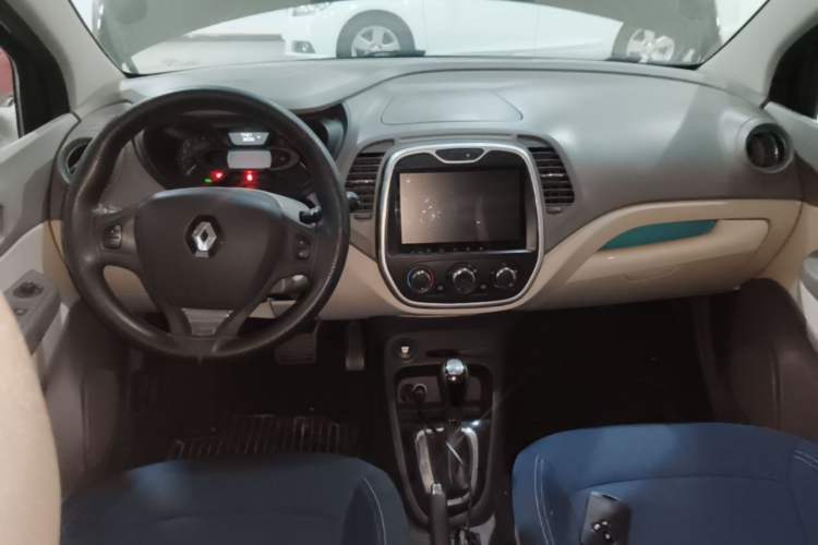 Used Renault Captur 2015 1.2T Automatic Standard Edition Center Console