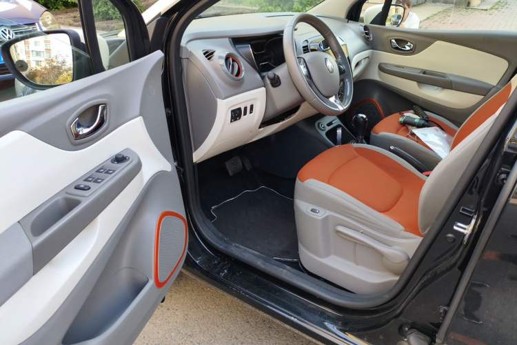 Used Renault Captur 2015 1.2T Automatic Comfort Edition Driver Seat