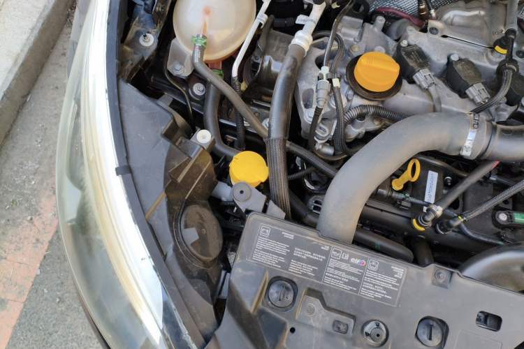 Used Renault Captur 2015 1.2T Automatic Comfort Edition Engine Bay Right