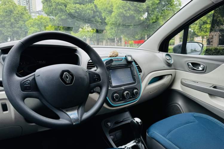 Used Renault Captur 2015 1.2T Automatic Standard Edition Exterior 3