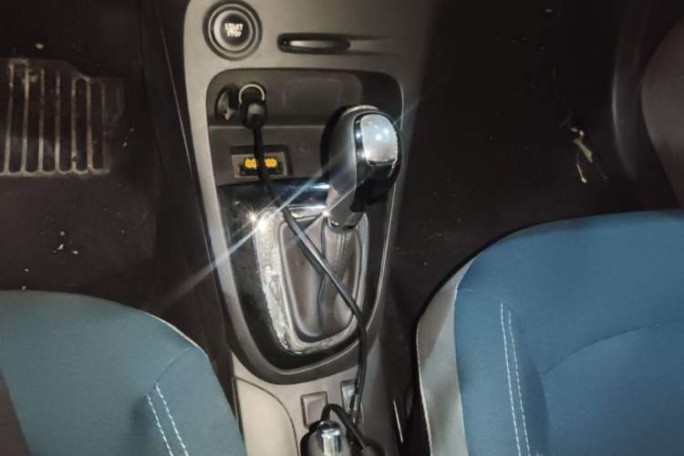 Used Renault Captur 2015 1.2T Automatic Standard Edition Gear Lever
