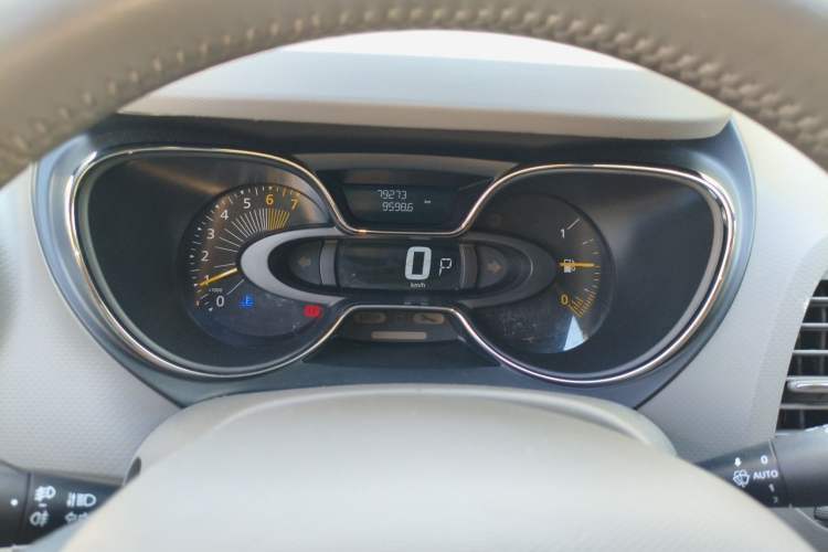 Used Renault Captur 2015 1.2T Automatic Comfort Edition Instrument Cluster