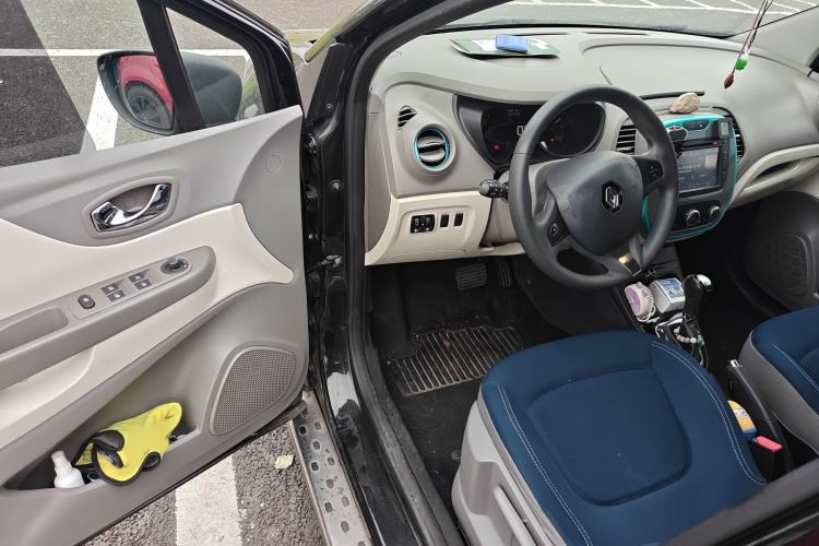 Used Renault Captur 2015 1.2T Automatic Standard Edition Interior 3