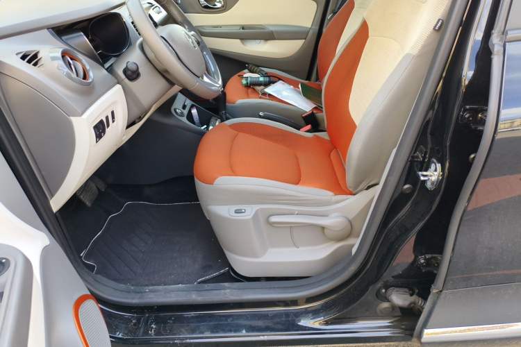 Used Renault Captur 2015 1.2T Automatic Comfort Edition Left Front Seat