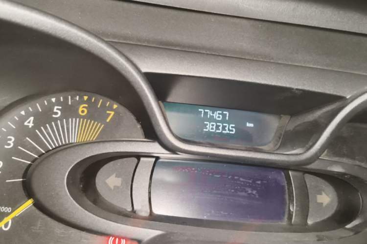 Used Renault Captur 2015 1.2T Automatic Standard Edition Odometer Close Up