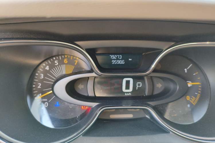 Used Renault Captur 2015 1.2T Automatic Comfort Edition Odometer Close Up