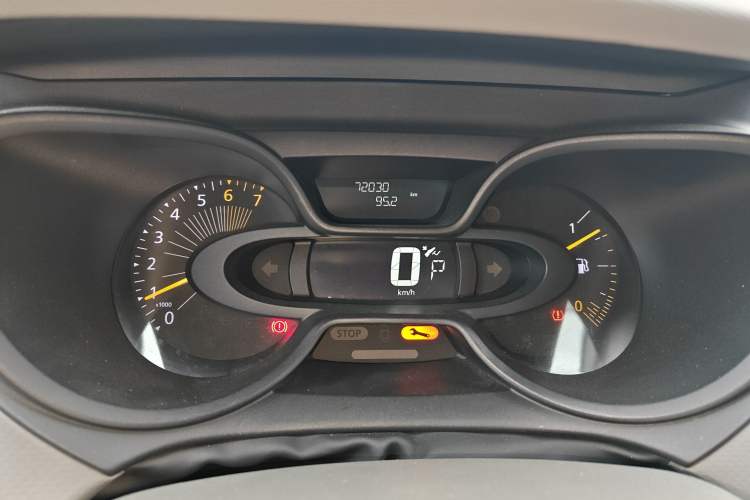 Used Renault Captur 2015 1.2T Automatic Standard Edition Odometer Close Up