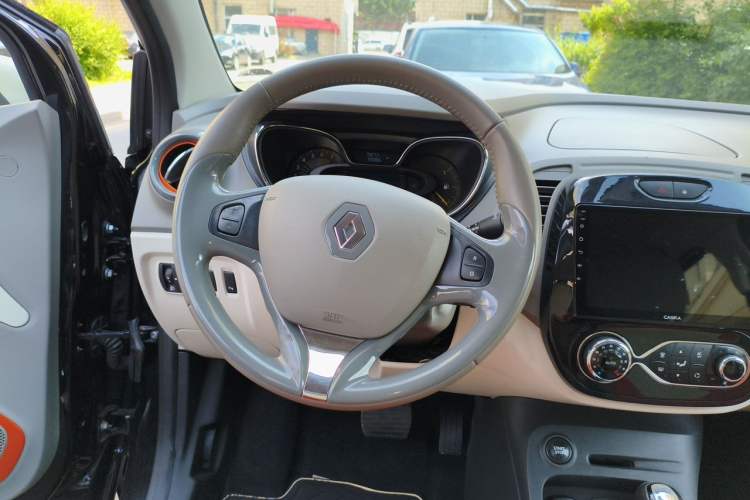 Used Renault Captur 2015 1.2T Automatic Comfort Edition Steering Wheel