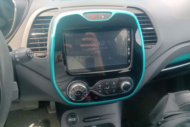 Used Renault Captur 2015 1.2T Automatic Comfort First Edition Audio And AC Panel