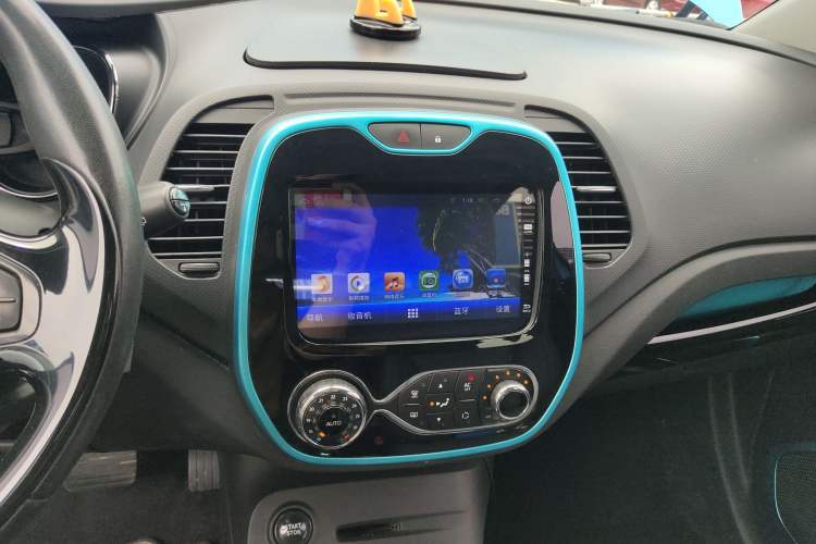Used Renault Captur 2015 1.2T Automatic Comfort Edition Audio And AC Panel