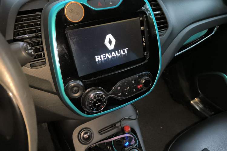Used Renault Captur 2015 1.2T Automatic Comfort First Edition Audio And AC Panel