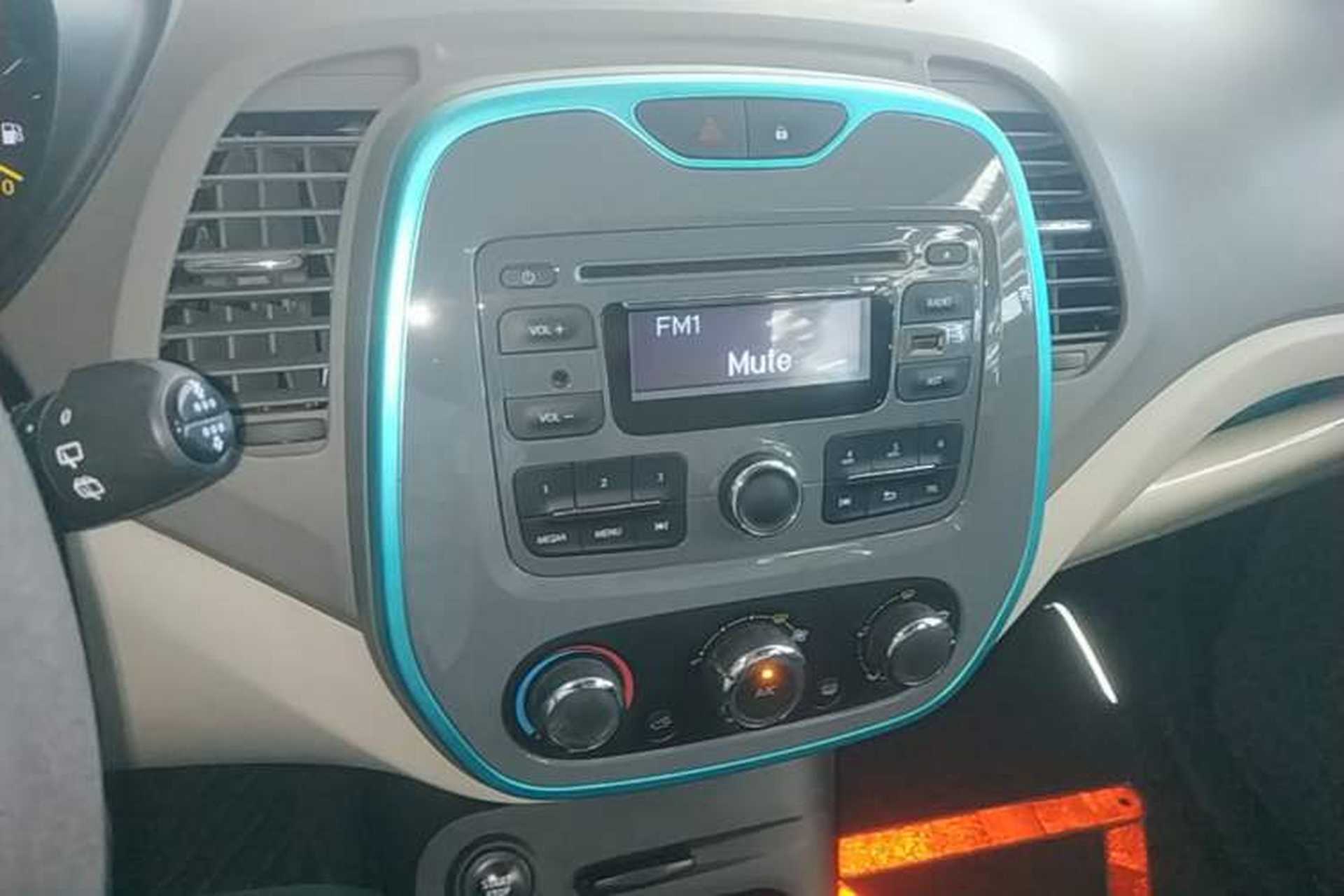 Used Renault Captur 2015 1.2T Automatic Standard Edition Audio And AC Panel