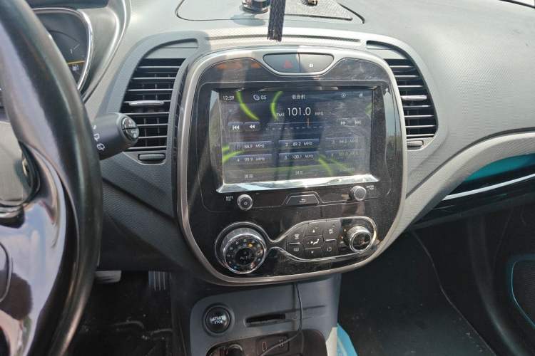 Used Renault Captur 2015 1.2T Automatic Comfort First Edition Audio And AC Panel