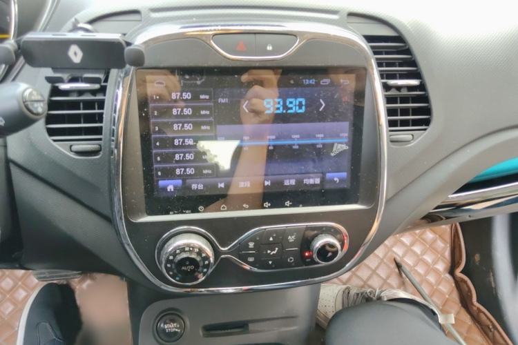 Used Renault Captur 2015 1.2T Automatic Comfort Edition Audio And AC Panel