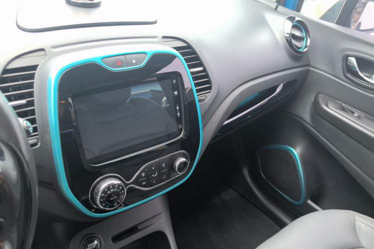 Used Renault Captur 2015 1.2T Automatic Comfort Edition Audio And AC Panel